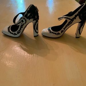 Dolce & Gabbana black and white shoes six 36 1/2
